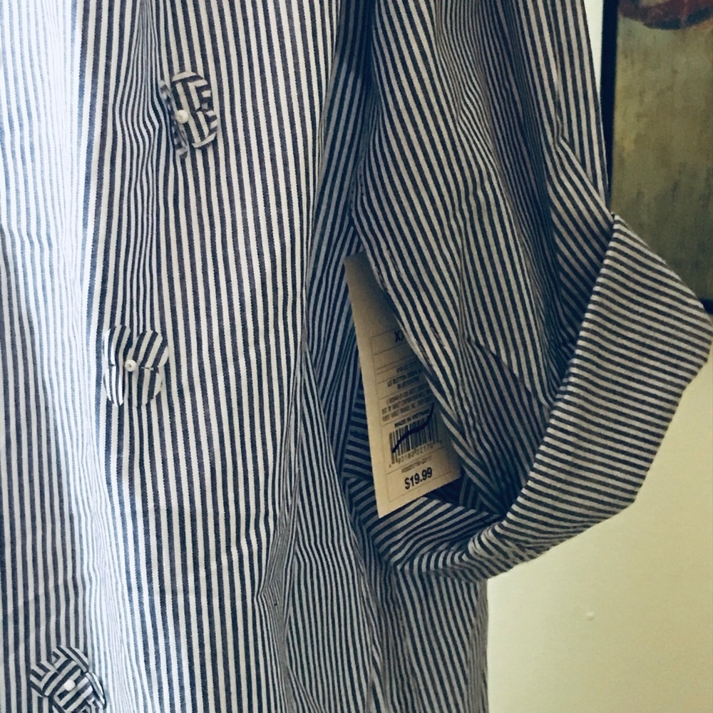 🌻 4/$15 A New Day button up - Picture 4 of 4